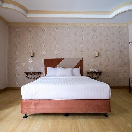 Sartini Inn Jogja Джокьякарта Экстерьер фото