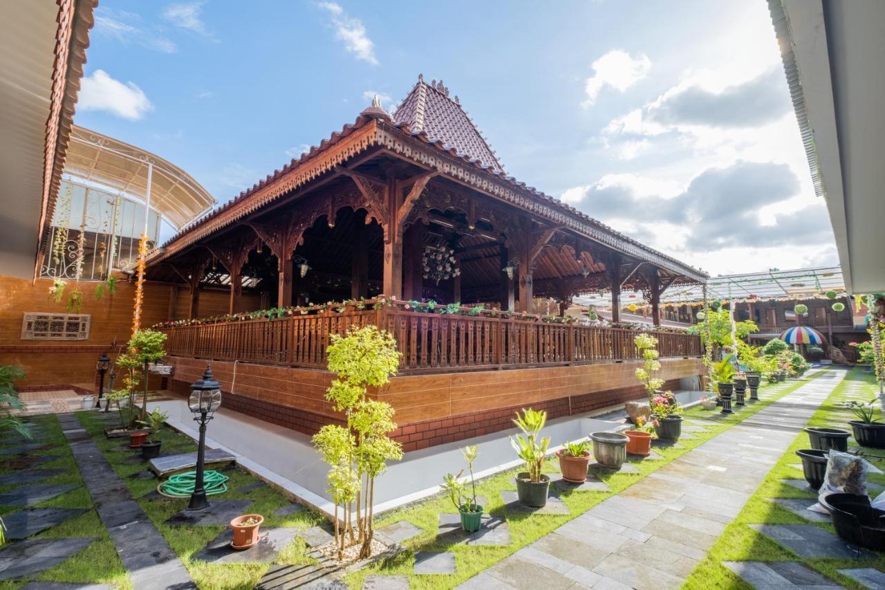 Sartini Inn Jogja Джокьякарта Экстерьер фото