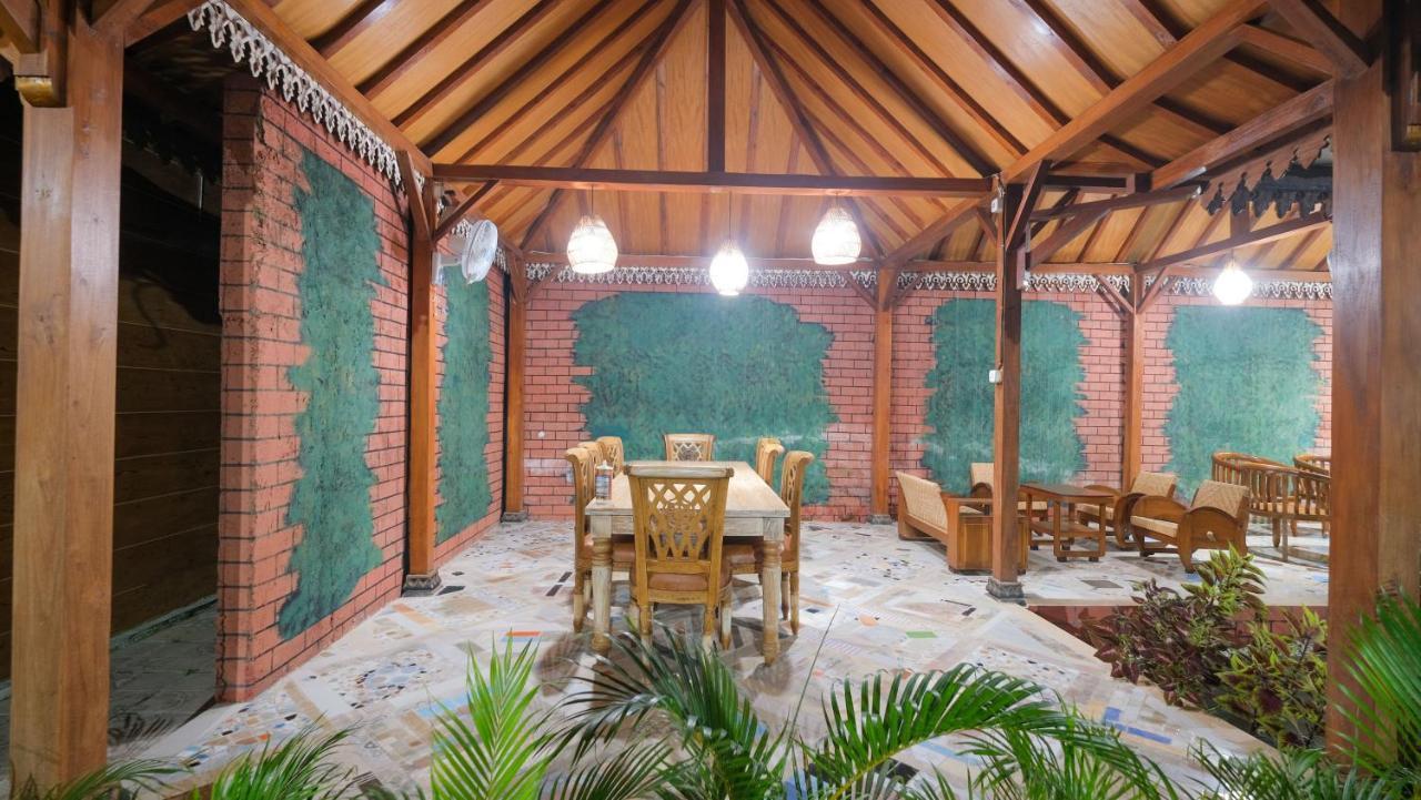 Sartini Inn Jogja Джокьякарта Экстерьер фото