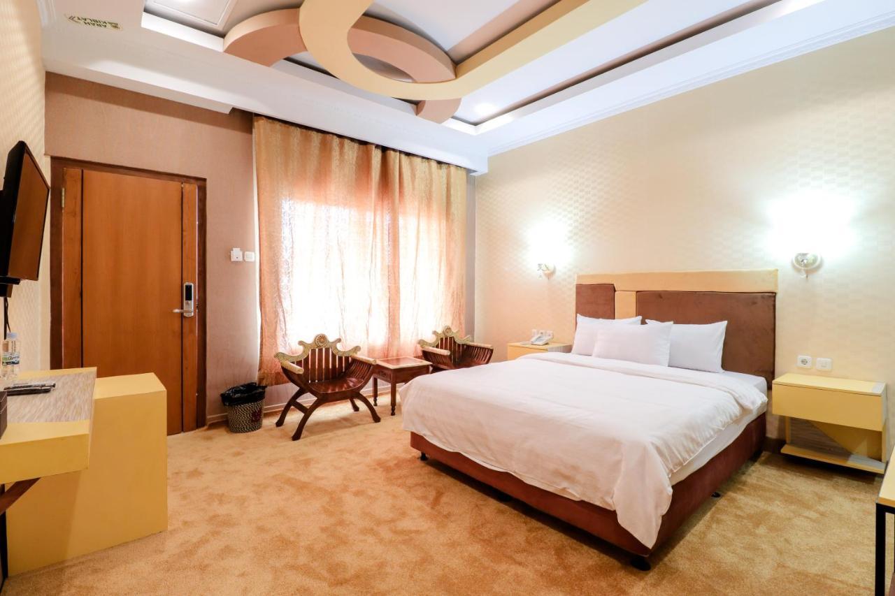 Sartini Inn Jogja Джокьякарта Экстерьер фото