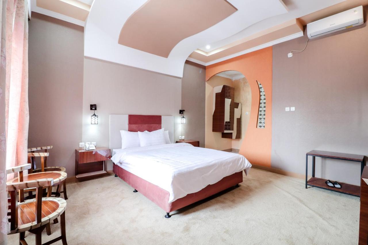 Sartini Inn Jogja Джокьякарта Экстерьер фото