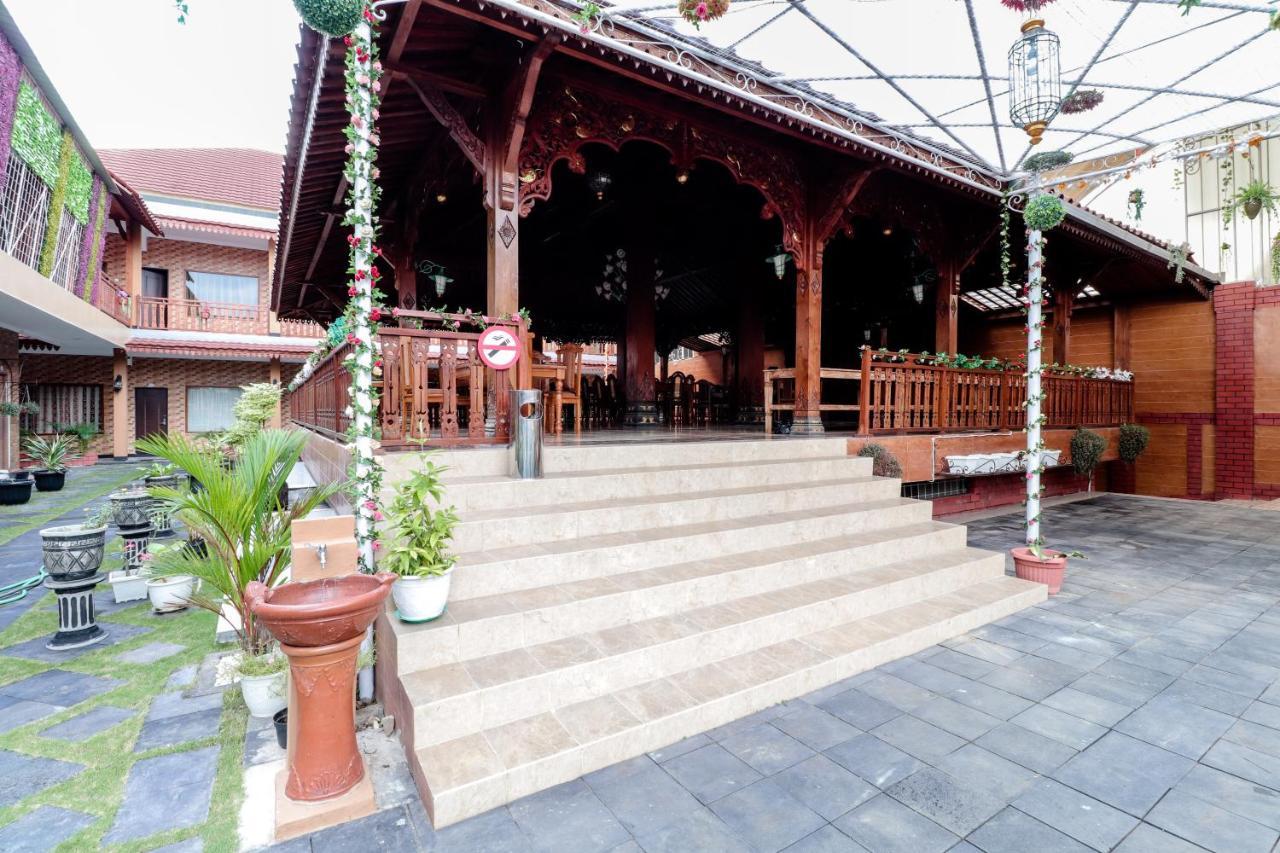 Sartini Inn Jogja Джокьякарта Экстерьер фото